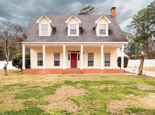 910 Memory Ln, Camden, AR 71701