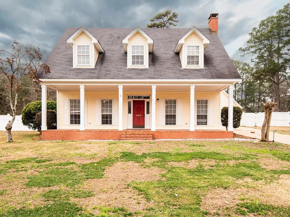 910 Memory Ln, Camden, AR 71701