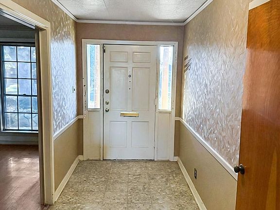 2nd image of 8219 Colgate St