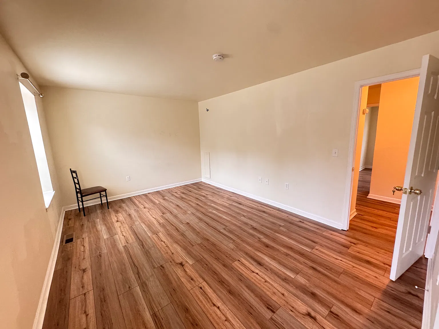 4 bed, 1.5 bath, 1280 sqft, $2,000 — Photo 3