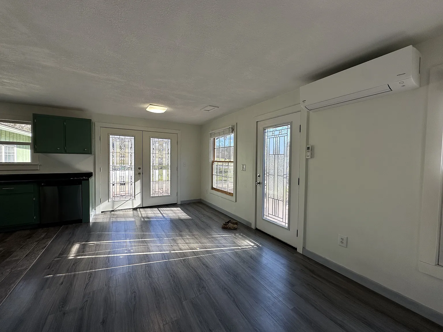 3 bed, 1400 sqft, $2,100 — Photo 2