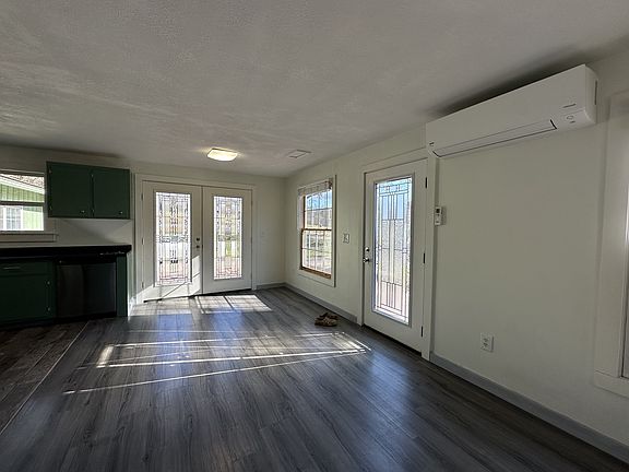 2nd image of 174 Green Vale Ln