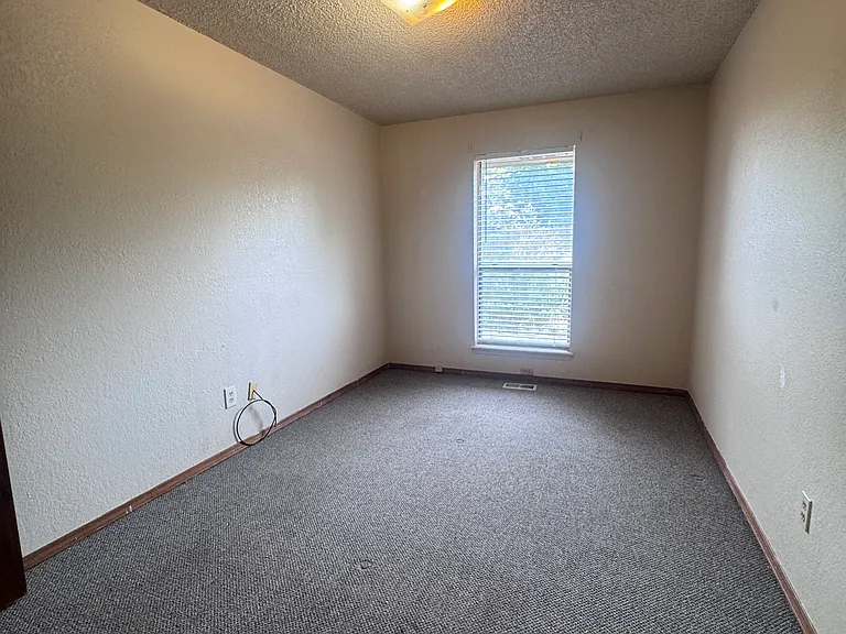 1704 N Gleason Ave — Photo 9