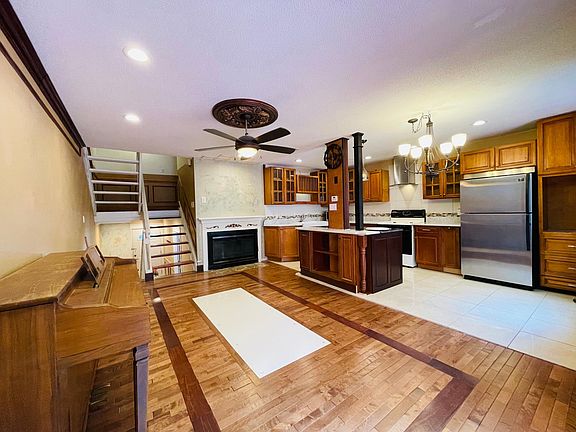 5th image of 1635 City View Dr