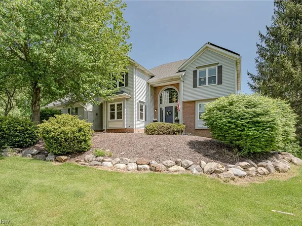 16751 Lucky Bell Ln, Chagrin Falls, OH 44023
