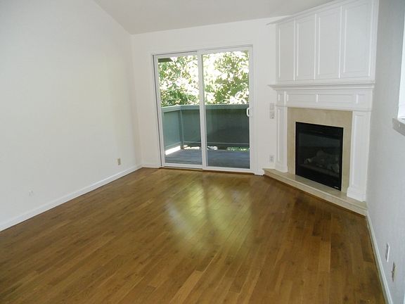 4th image of 103 Willow Hill Ct