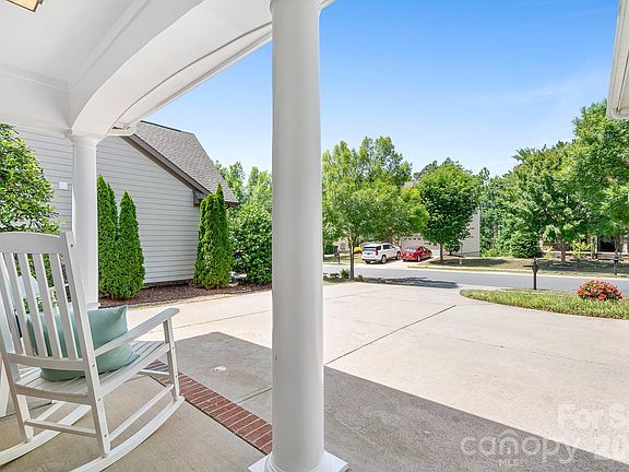 5th image of 15403 Oleander Dr
