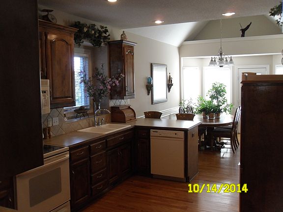 3rd image of 607 Rock Creek Dr