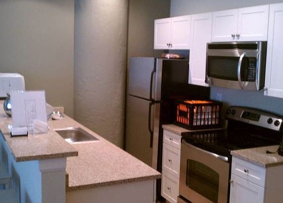 2nd image of 600 N Broad St #109