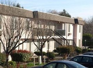 186 Avram Ave APT 16, Rohnert Park, CA 94928