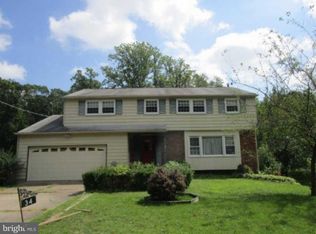 34 Greenwood Dr, Turnersville, NJ 08012