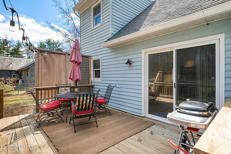 3rd image of 226 Redmond Road