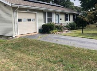 99 Village Cir, Hamden, CT 06514
