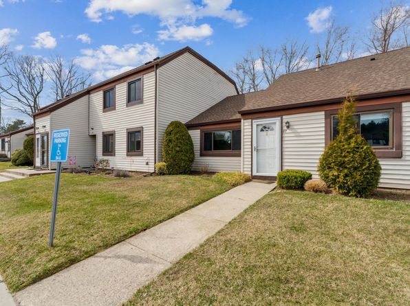 87 Gauguin Ct. #87, Middle Island, NY 11953