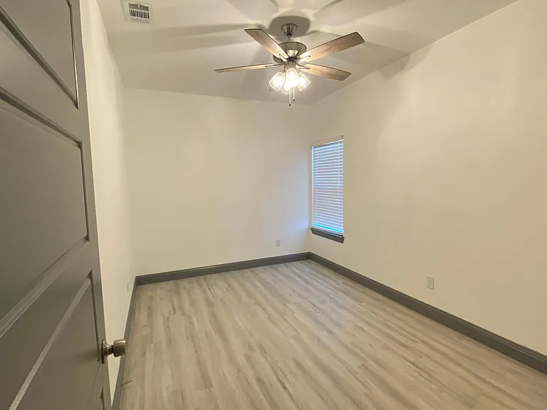 823 E Arlington Ave — Photo 11