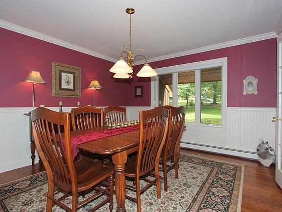 4th image of 18 Louis Dr