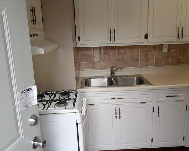 320 S Cleburn St #4 — Photo 4