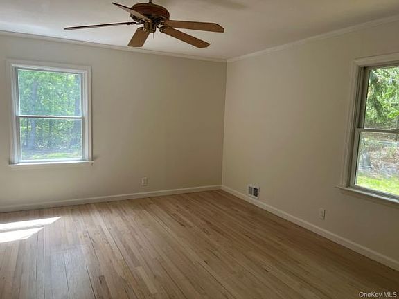 3rd image of 7 Blueberry Ridge Rd