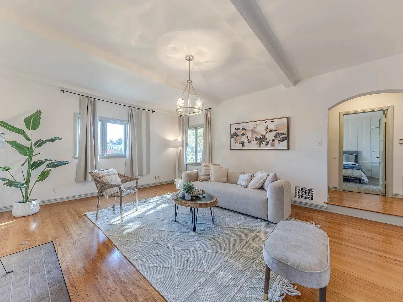 4 bed, 1965 sqft, $12,500 — Photo 4