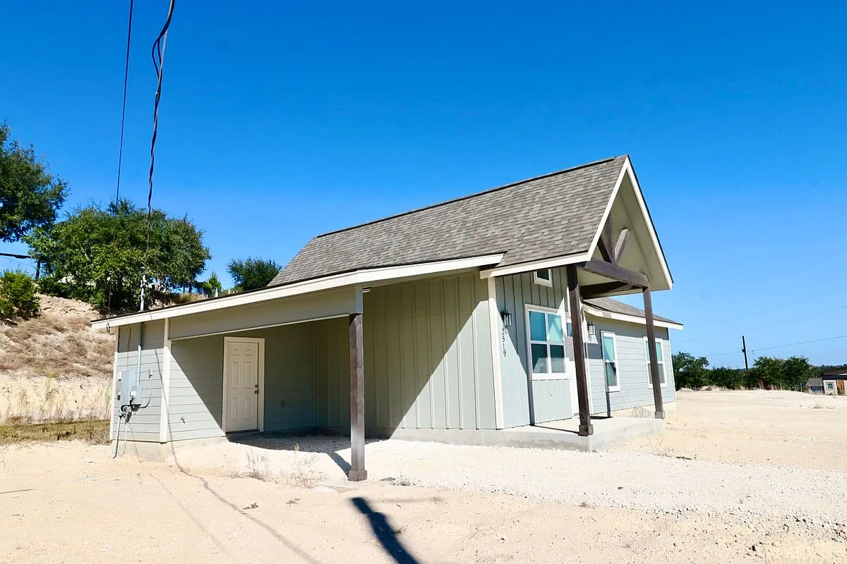 Building Photo - 2519 Golf Dr