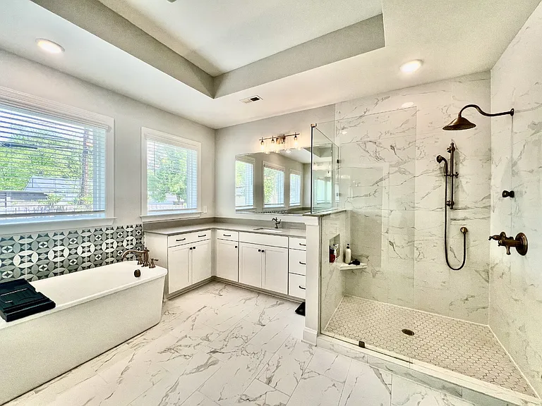 413 Belton St #413 BELTON ST — Photo 28