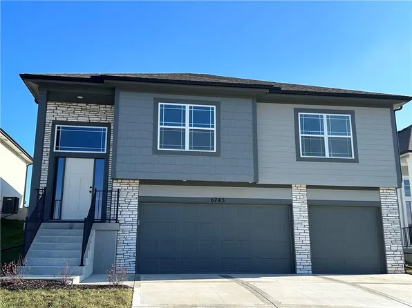 6745 Prairie Ln, Kansas City, MO 64152