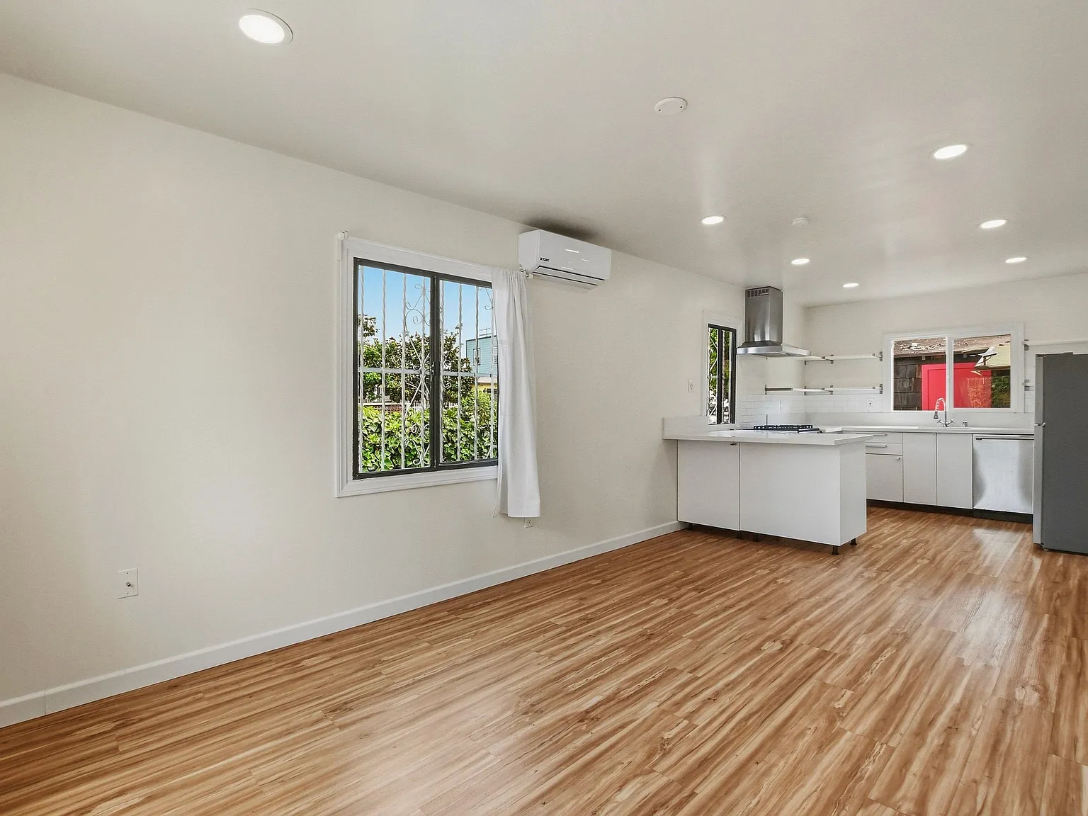 2 bed, 600 sqft, $2,495 — Photo 2