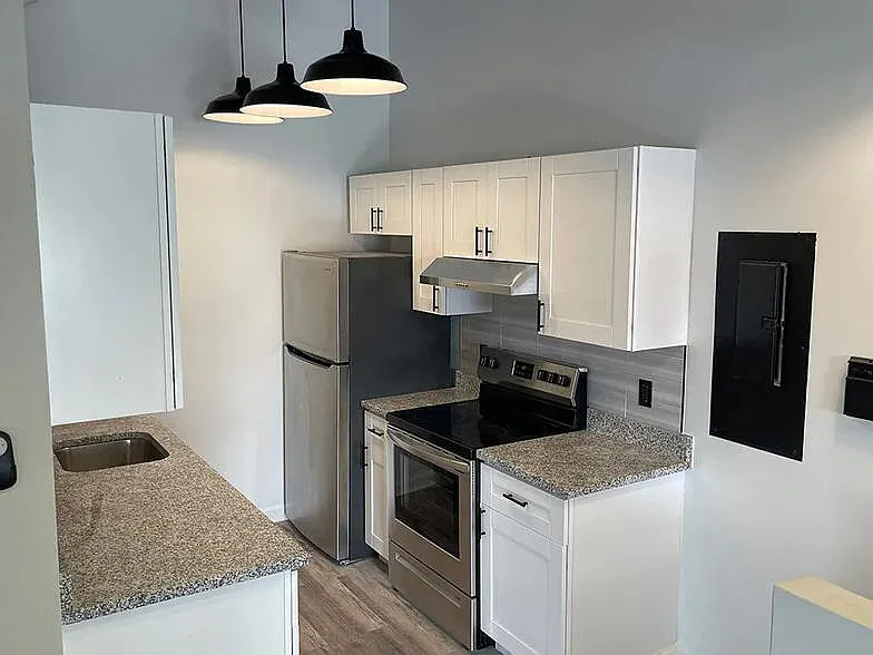 555 Main Street Unit B - 693B-Studio — Photo 2