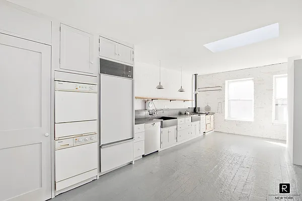 Sold by R New York | media 16