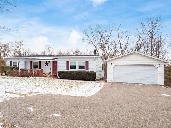 8090 Ridge Rd, Zanesville, OH 43701