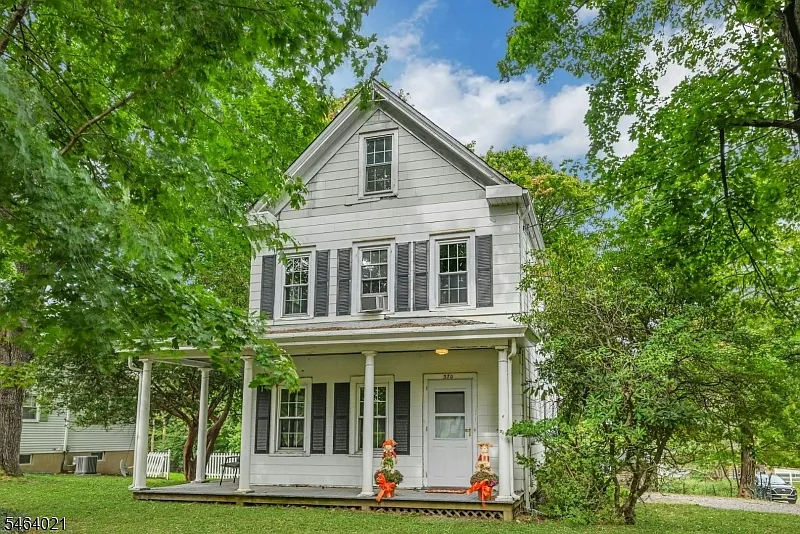 3 bed, 1.0 bath, $3,800 — Photo 1