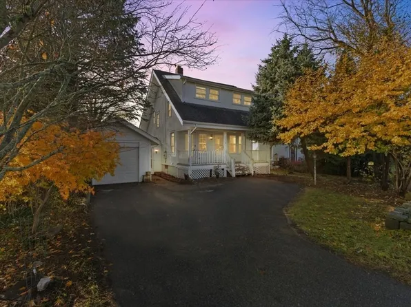 1496 Riverside Ave, Somerset, MA 02726