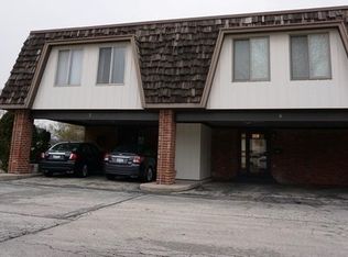 8 Cour La Salle, Palos Hills, IL 60465