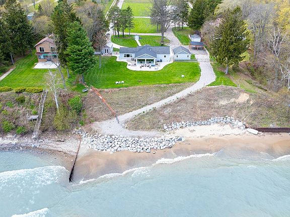 5th image of 6655 Lakeshore Rd