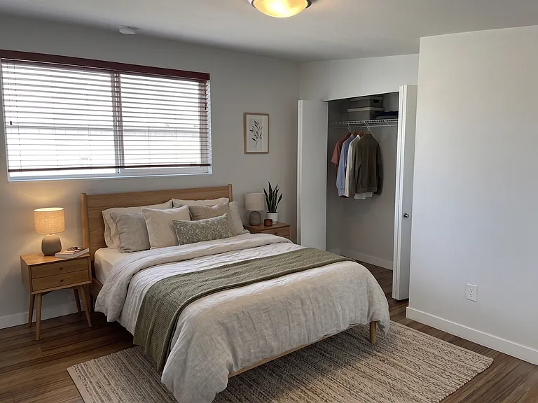 6408 Phinney - Located at the top of Phinney Ridge — Photo 8
