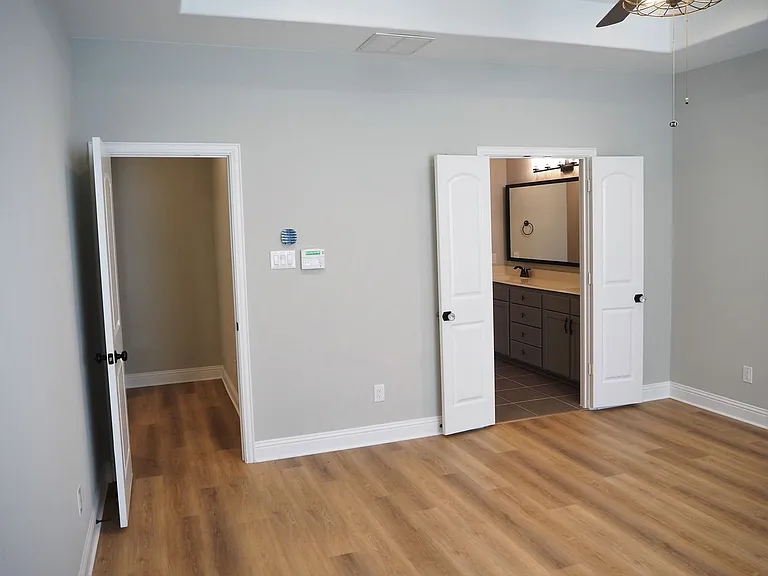 4129 Broadway Ave — Photo 16