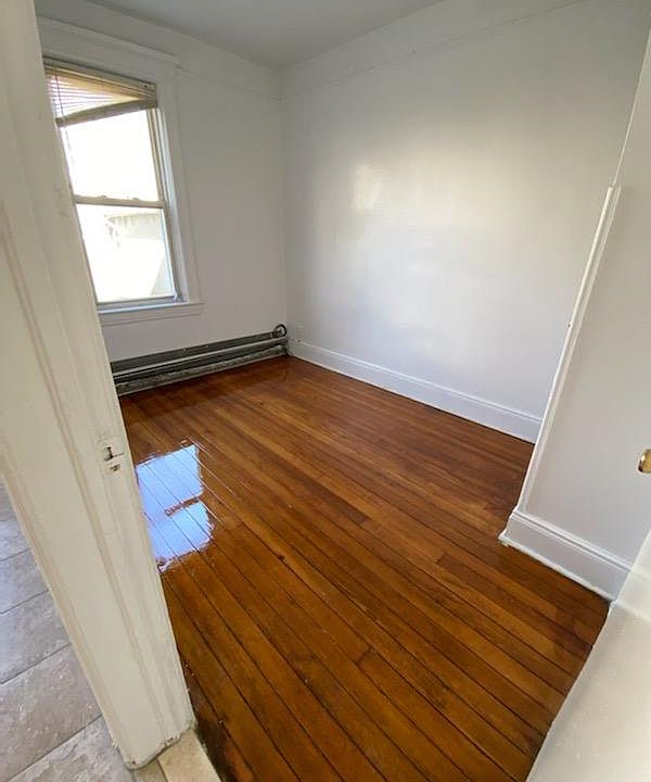 1st image of 28 Sheffield St Floor 1