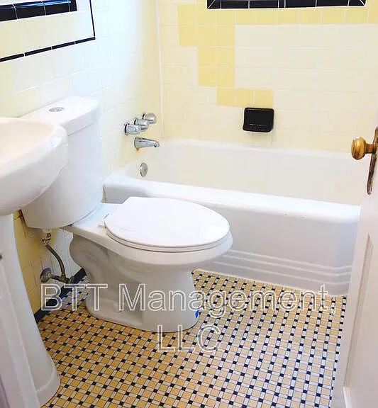 8210 Greenwood Ave #1 — Photo 26