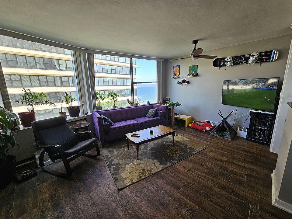 Family Room (open floor plan)