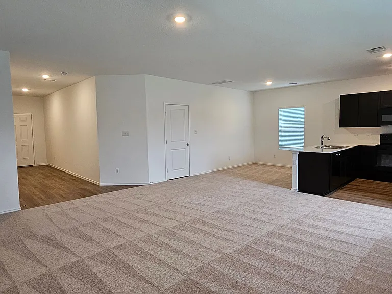 414 Bass Dr — Photo 6