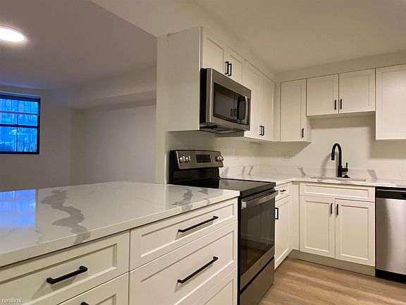 landlord_unit_photo_69026248_12