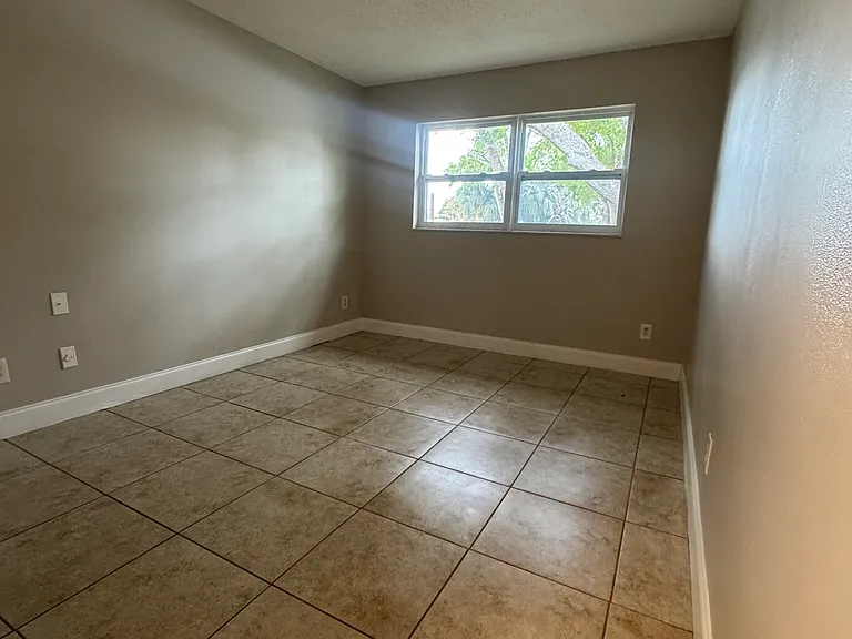 2421 Granada Ave #6 — Photo 10
