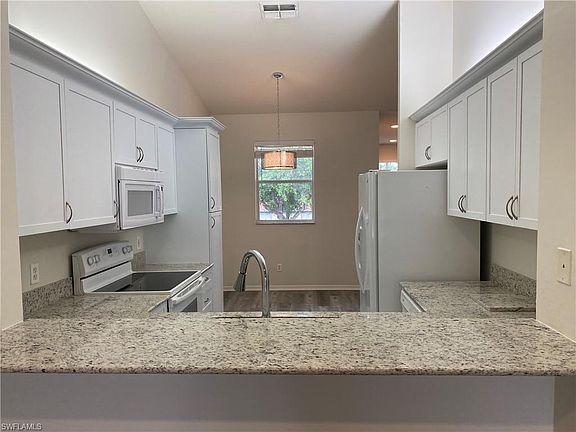 4th image of 310 Robin Hood Cir Unit 201