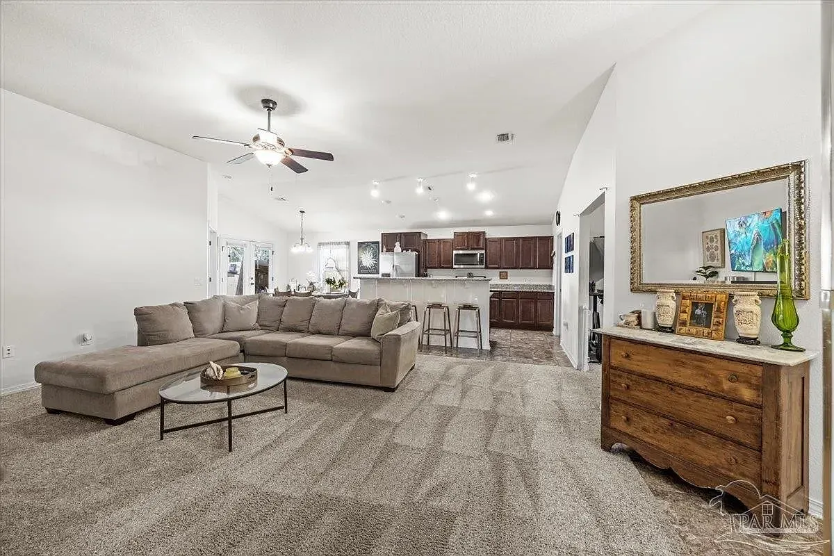 5508 Peach Dr — Photo 3