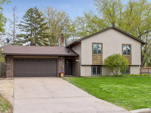 2327 Hidden Valley Ln, Stillwater, MN 55082