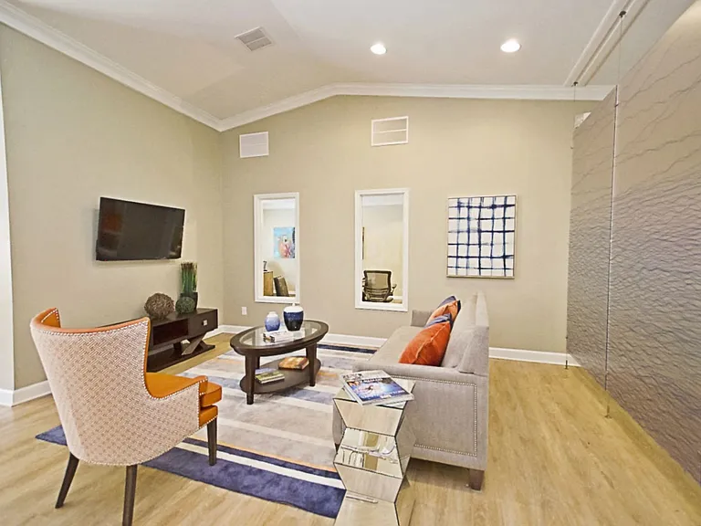 555 Eagles Crest Village Ln — Photo 7