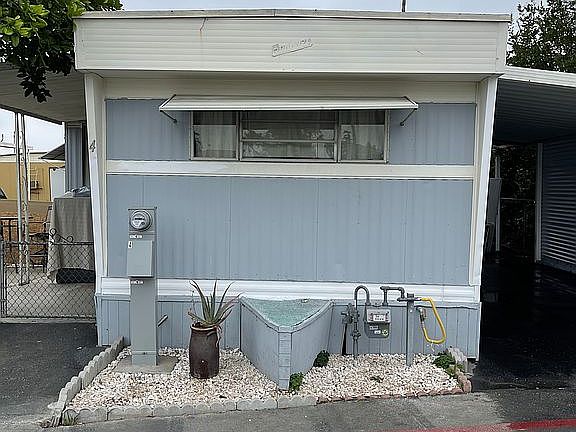 2nd image of 310 E Philadelphia St Space 4