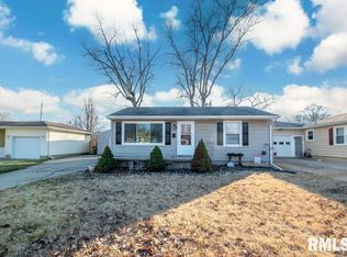 1006 Cambridge Ct, Pekin, IL 61554