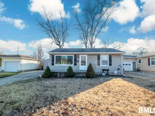 1006 Cambridge Ct, Pekin, IL 61554