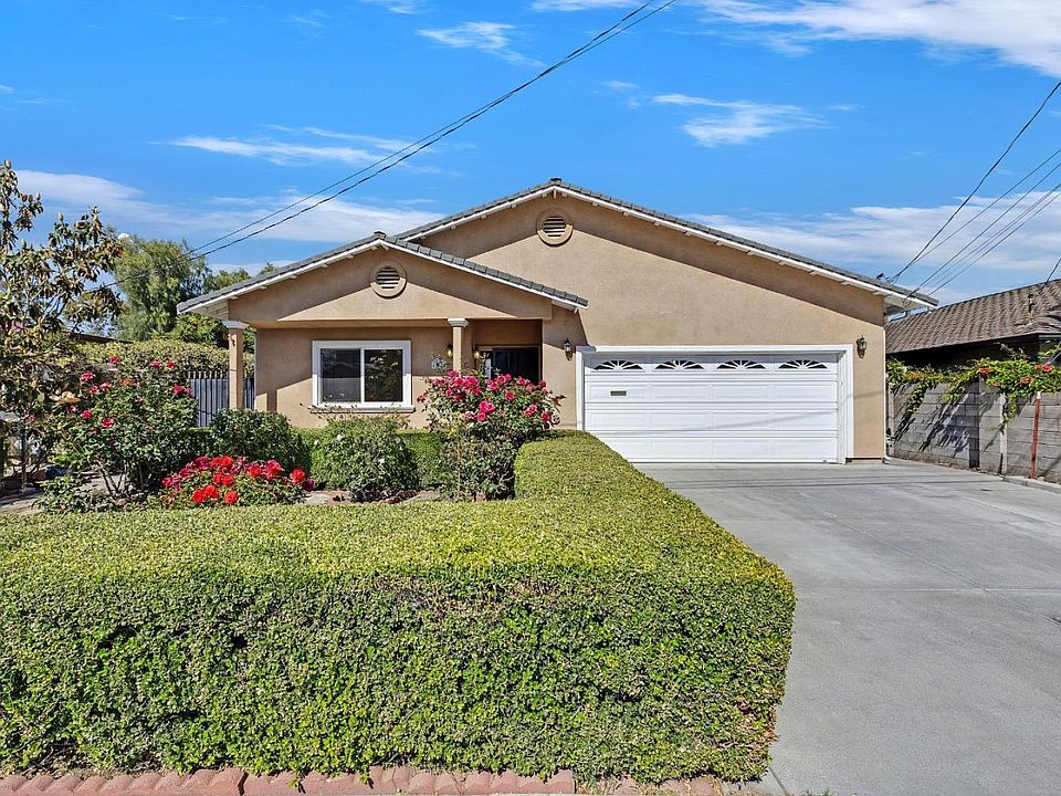 1st image of 43270 Newport Dr